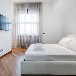 Apartamento San Babila Executive - Discover The Historic Centre Of *