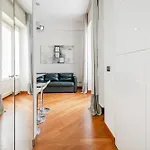 Apartamento San Babila Executive - Discover The Historic Centre Of *