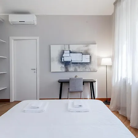 Lejlighed San Babila Executive - Discover The Historic Centre Of *
